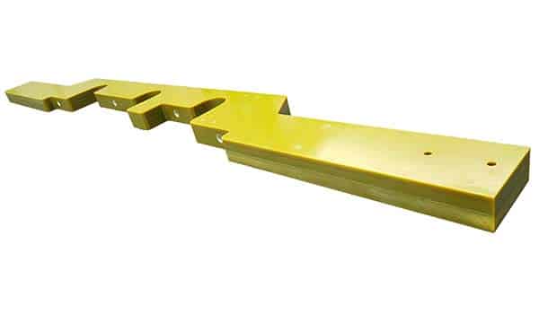Lavorazione-di-materiali-in-plastica-e-legno